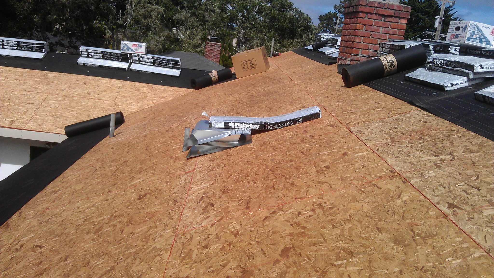 Roof installation project in Santa Cruz